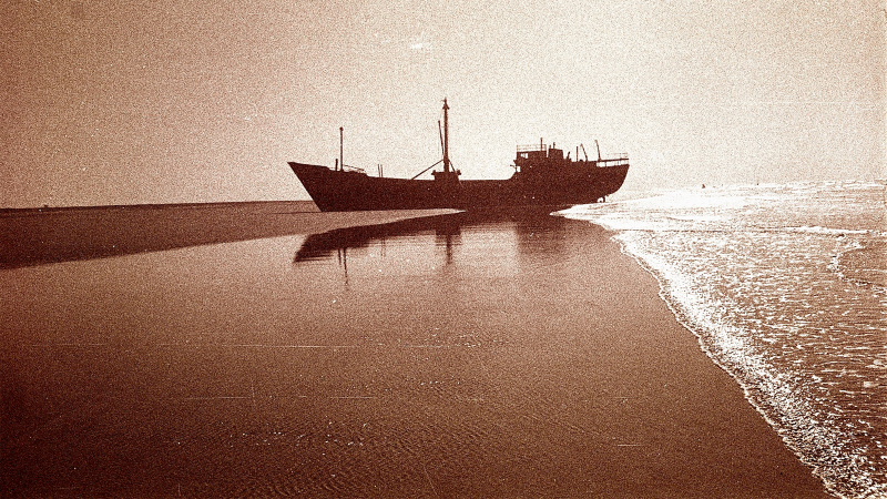 Illustration for article titled 30 Beautifully Haunting Shipwrecks From Around the World